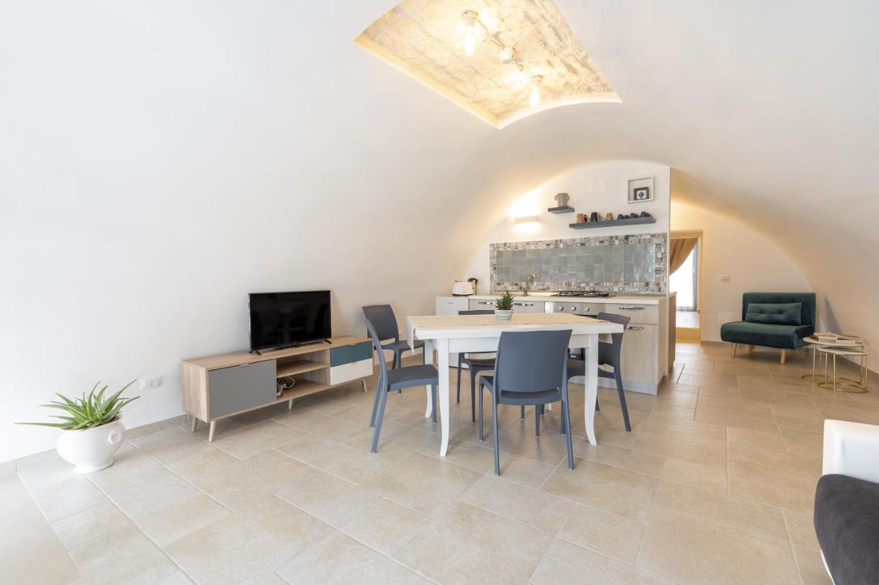 Suite La Scala Del Borgo 치스테르니노 외부 사진